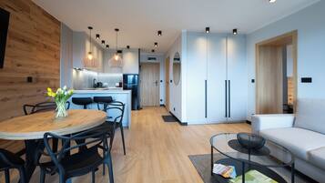 Apartament (211) | Living area | Flat-screen TV