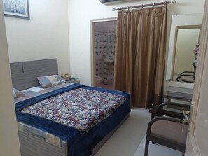 Deluxe kamer, meerdere slaapkamers, uitzicht op de stad | Gratis wifi, beddengoed