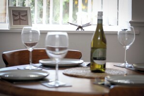 Dining - Newly Refurbished 2-Bed with Patio, Netflix & Wi-Fi (Worksop)