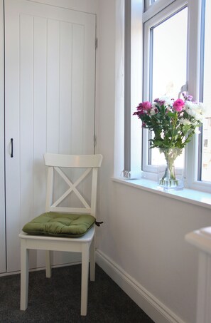 Interior - Newly Refurbished 2-Bed with Patio, Netflix & Wi-Fi (Worksop)