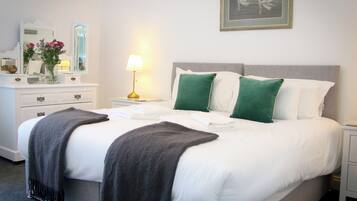 2 bedrooms, iron/ironing board, free WiFi