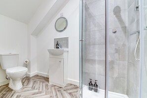 Douche, sèche-cheveux