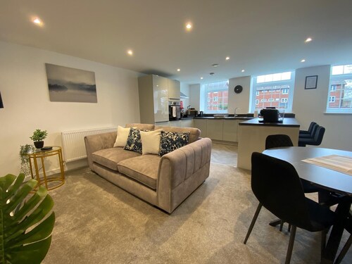 Beautifully Modern 2 Bedroom Townhouse