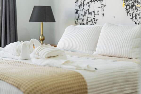 3 bedrooms, iron/ironing board, WiFi, bed sheets