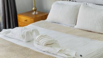 3 bedrooms, iron/ironing board, WiFi, bed sheets