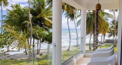 Room in Guest Room - Oceanfront Suite With Kitchenette Stunning Views & Secluded Luxury
