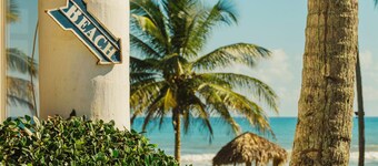 Room in Guest Room - Oceanfront Suite With Kitchenette Stunning Views & Secluded Luxury