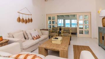 Villa, 4 Bedrooms, Smoking | Ruang tamu