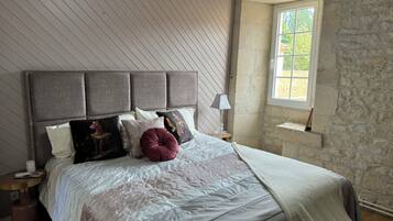 4 habitaciones, tabla de planchar con plancha, wifi y ropa de cama