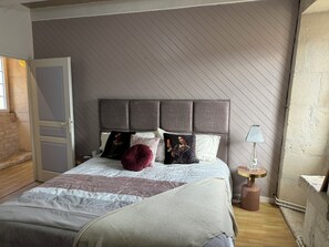 4 quartos, ferros/tábuas de passar roupa, Wi-Fi, roupa de cama