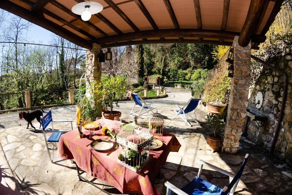 Outdoor dining