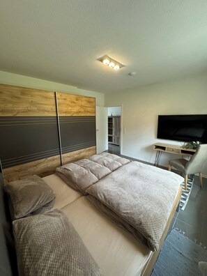 2 habitaciones, tabla de planchar con plancha, wifi y ropa de cama 