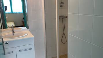 Een douche, toiletpapier