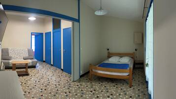 1 slaapkamer, een strijkplank/strijkijzer