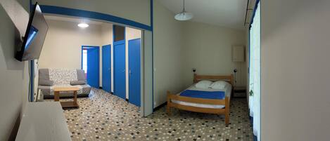 1 camera, ferro/asse da stiro