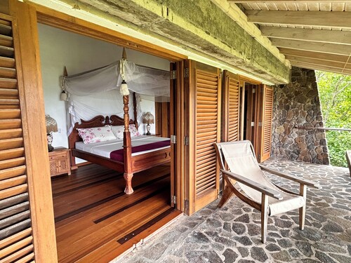 Superb house with idyllic views - 5min from the beach - close to bars & rest