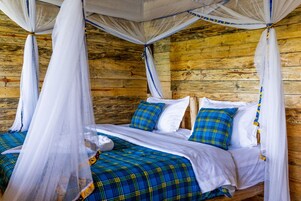 Muebles diferentes, espacio para trabajar con laptop y wifi gratis 