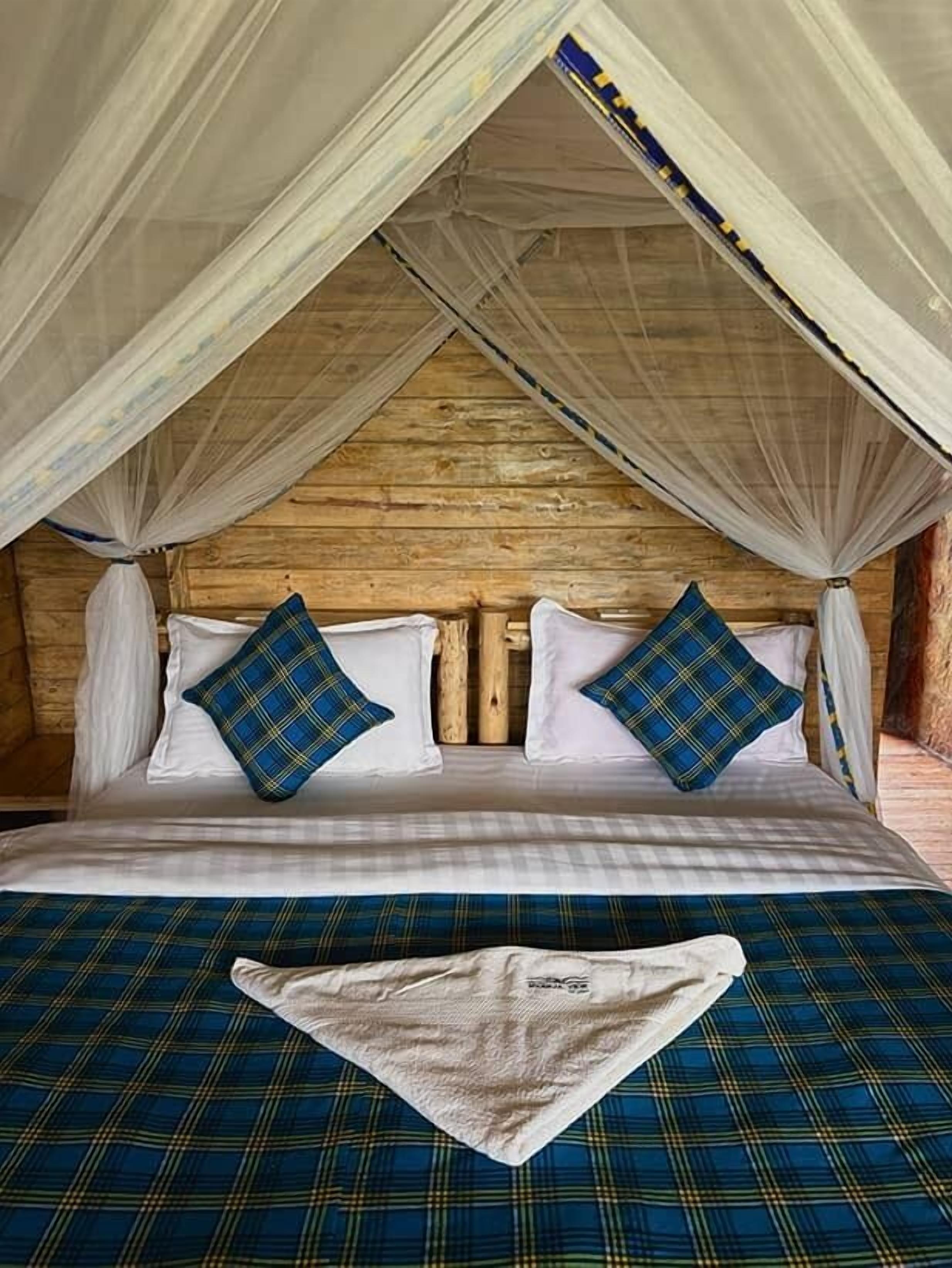 Deluxe Double Room, Lake View | Individually furnished, laptop workspace, free WiFi