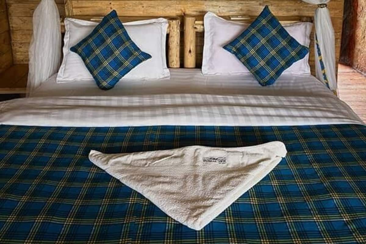 Deluxe Double Room, Lake View | Individually furnished, laptop workspace, free WiFi