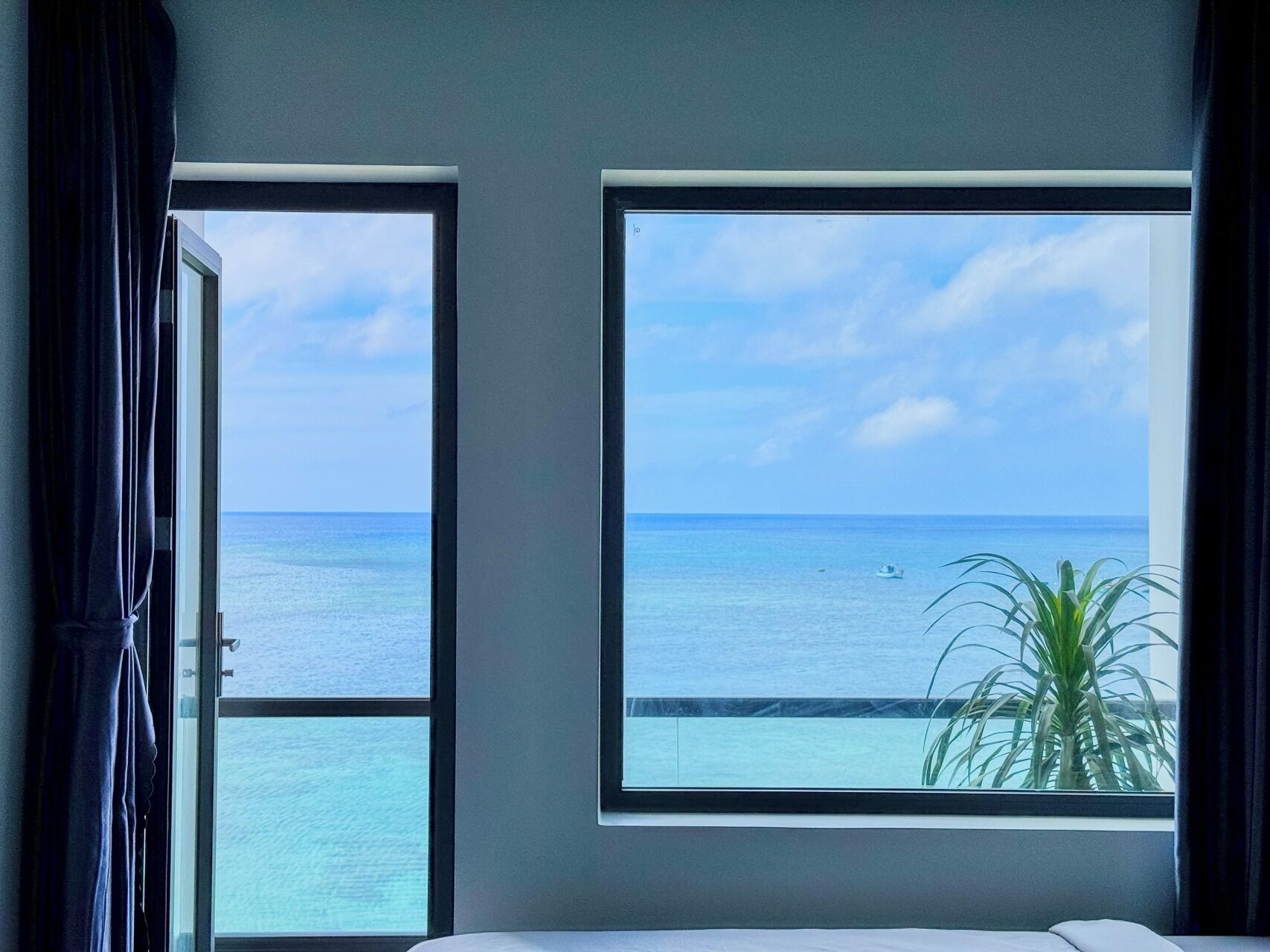 高级四人房, 阳台, 海滩景观 | 沙滩/海景