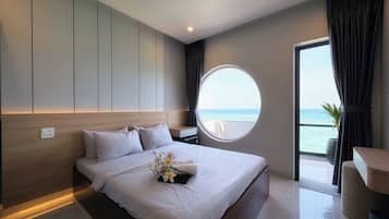 Deluxe Double Room, Sea View | Desk, soundproofing, iron/ironing board, free WiFi