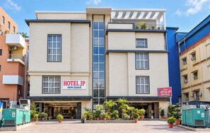 A hotel building with a sign reading 'HOTEL JP NEW DIGHA'. - HOTEL JP (Kanthi)