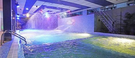 15 albercas techadas