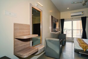 Deluxe Double Room | Living area | TV