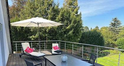 Helle 2-Zimmerwohnung mit großer Terrasse in Messe und Flughafen Nähe