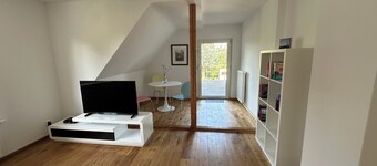 Bright 2-room apartment with large terrace near the trade fair and airport