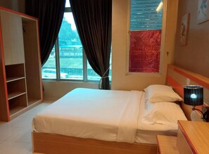 Quarto casal standard | Ferros/tábuas de passar roupa, Wi-Fi de cortesia