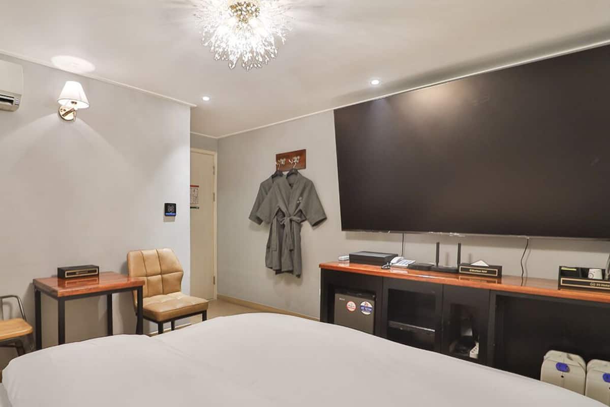 Deluxe Room, City View