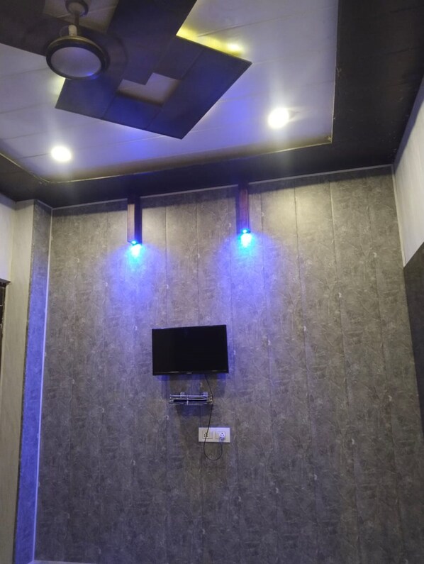 Deluxe Triple Room, City View