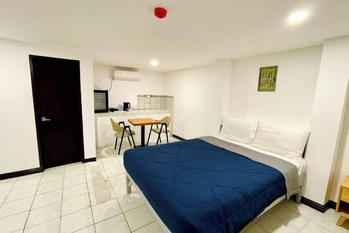 Minibar, desk, free WiFi