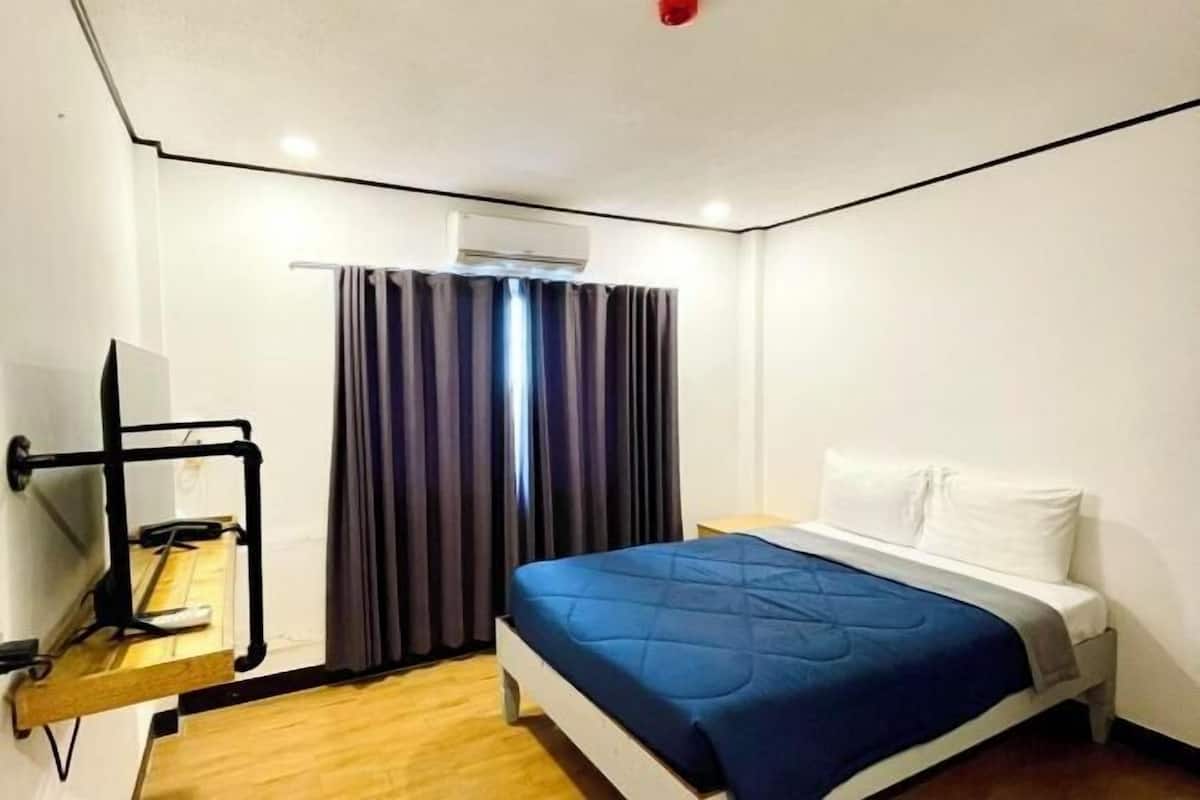 1 bedroom, minibar, desk, free WiFi