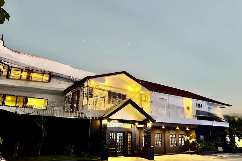 Bluewing Hotel Angeles powered by Cocotel