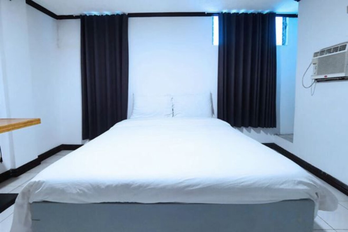 Minibar, desk, free WiFi