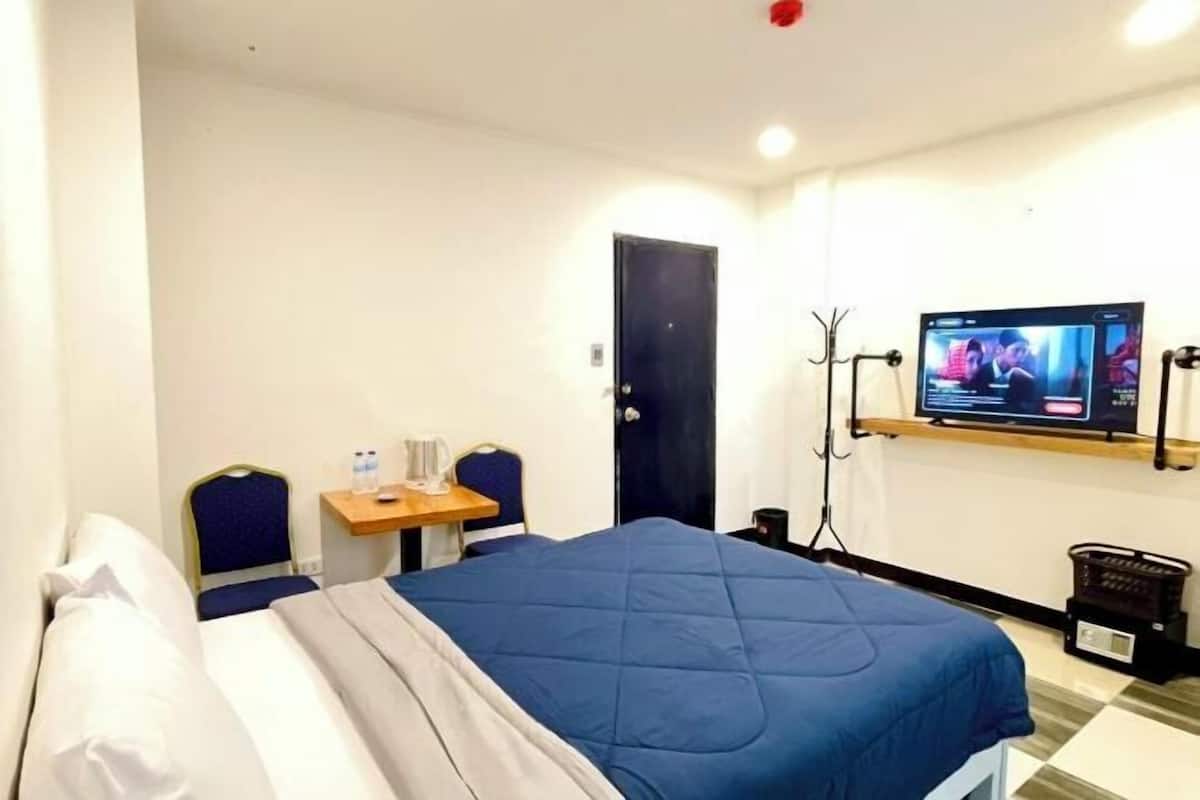 1 bedroom, minibar, desk, free WiFi