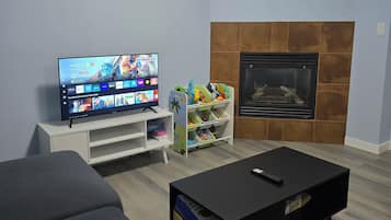 Smart TV, fireplace