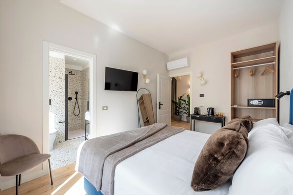 Superior Double Room | In-room safe, blackout drapes, soundproofing, free WiFi - The Rubens Collection  (Rome)