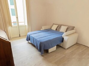 3 bedrooms, desk, iron/ironing board, WiFi