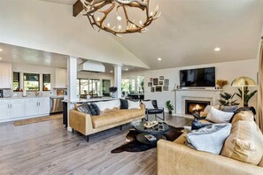 TV, fireplace