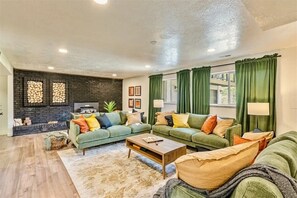 TV, fireplace