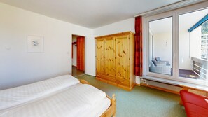 1 bedroom, free WiFi, bed sheets