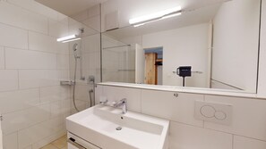 Shower, hair dryer, towels - Well-kept holiday apartament house in a prime location in St. (St. Moritz)