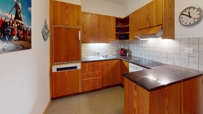 Kühlschrank, Ofen, Herdplatte, Geschirrspüler