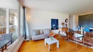 TV, stereo - Well-kept holiday apartament house in a prime location in St. (St. Moritz)