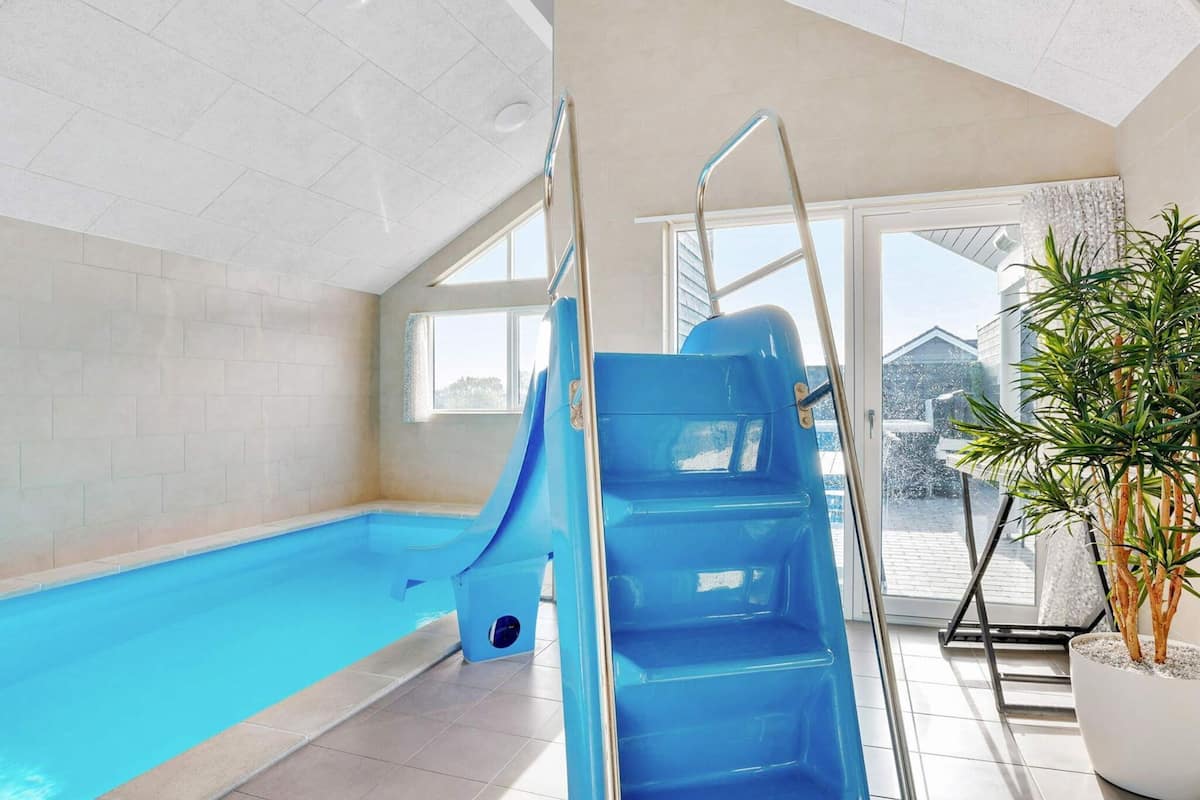 Maison Deluxe, plusieurs chambres | Piscine | Piscine intérieure, piscine extérieure