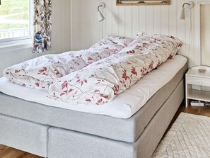 Comfort Apartment, 2 Bedrooms | Interior - 4 Person Holiday Home in Tennevoll (Lavangen)