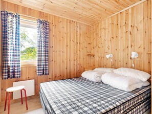 Classic House, 4 Bedrooms | Interior - 6 Person Holiday Home in Anneland (Gulen)